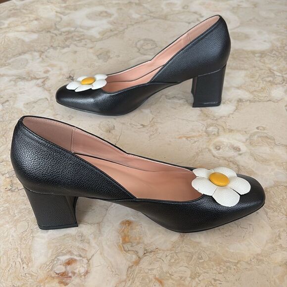 Unique Vintage Black Daisy Pumps - Picture 8 of 15